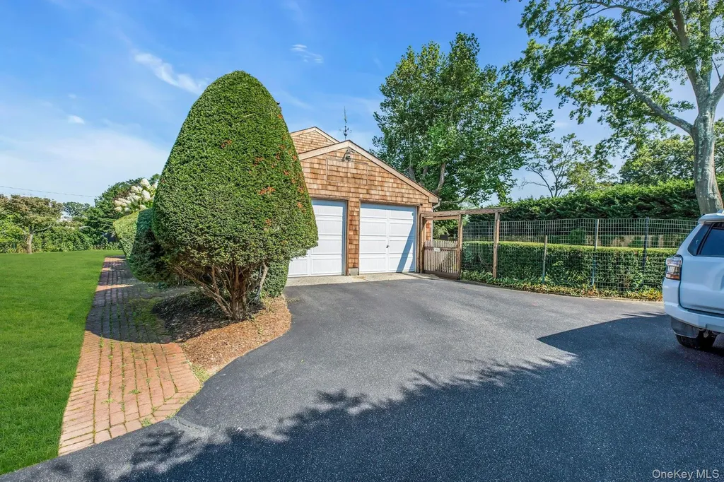 8 Adelphi Street Islip NY 11751