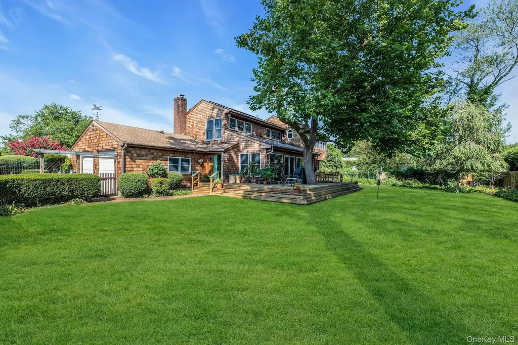 8 Adelphi Street Islip NY 11751