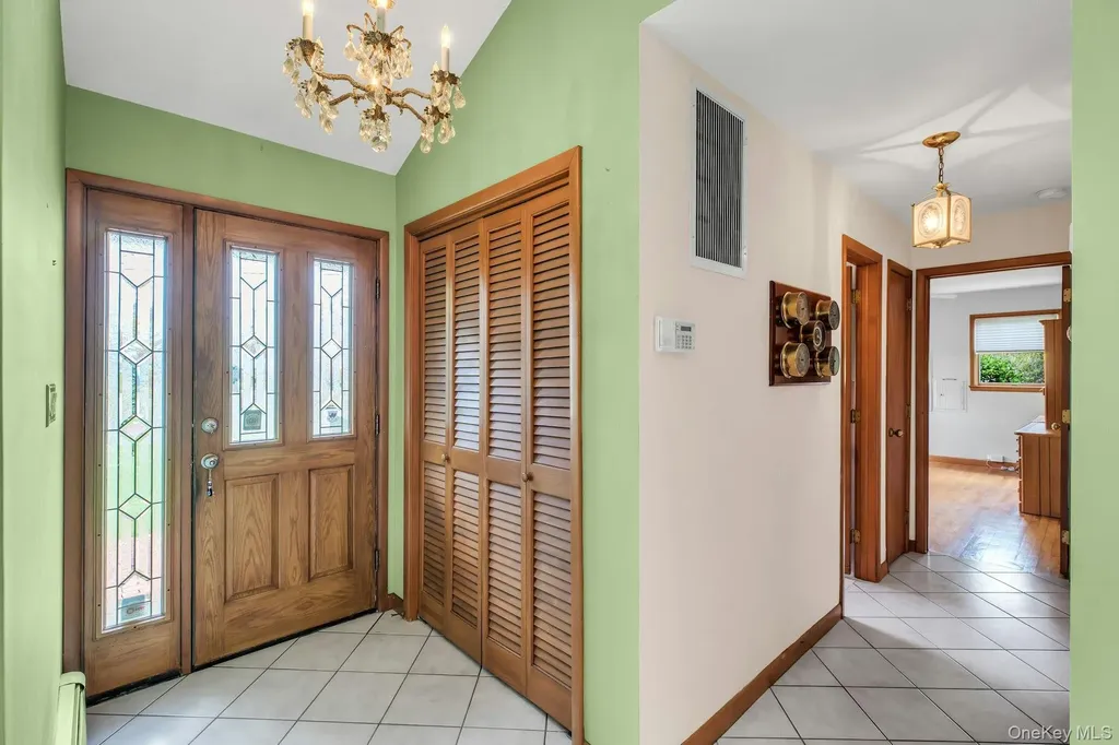 8 Adelphi Street Islip NY 11751