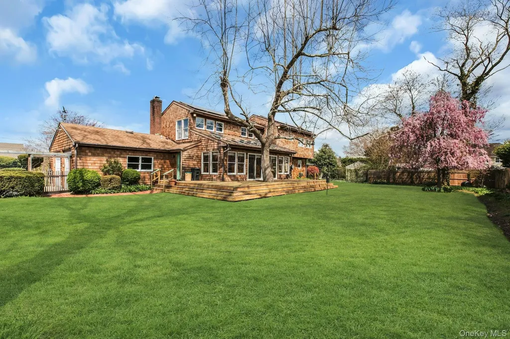 8 Adelphi Street Islip NY 11751