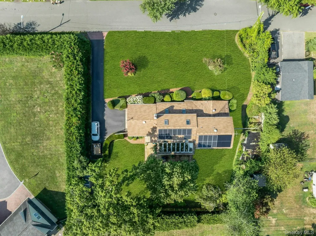 8 Adelphi Street Islip NY 11751