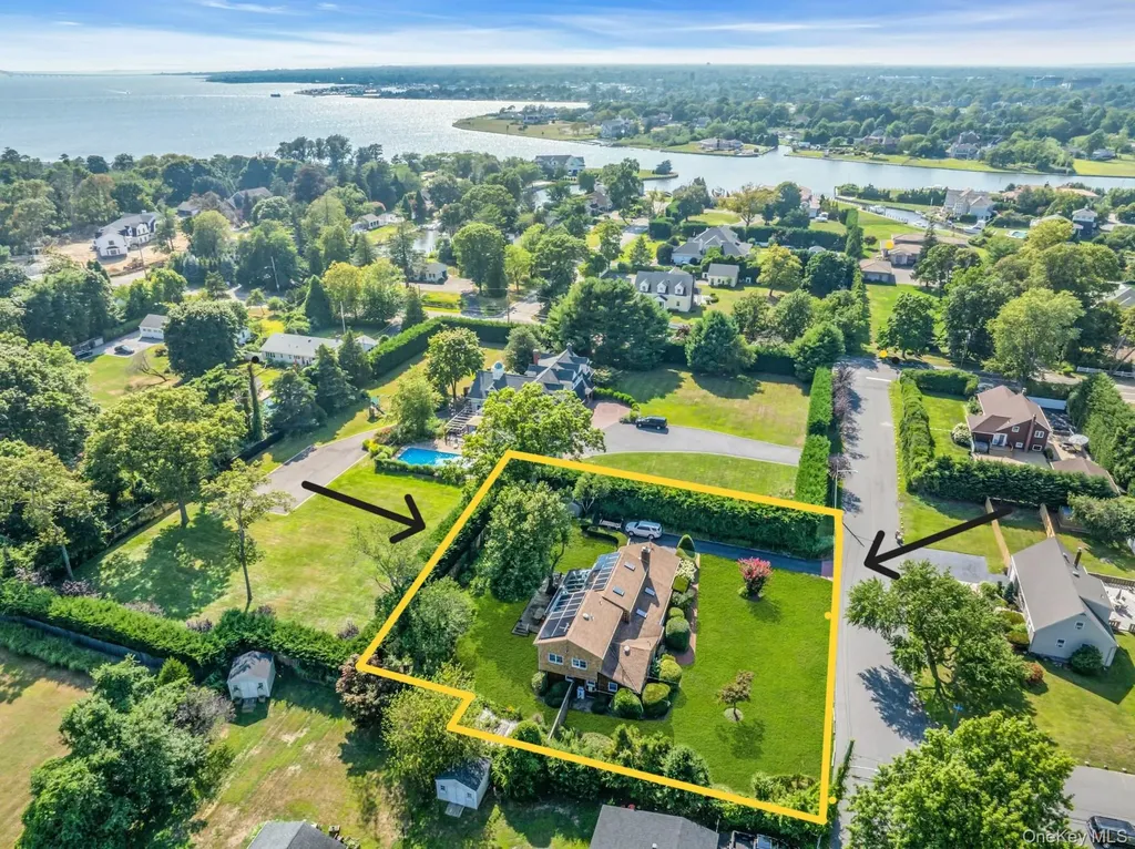 8 Adelphi Street Islip NY 11751