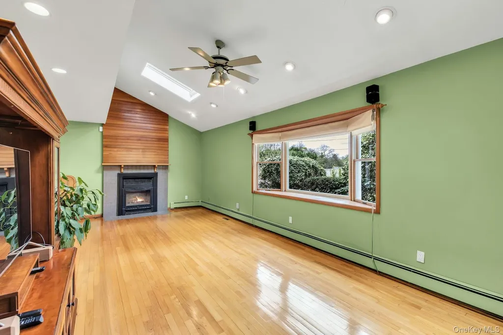 8 Adelphi Street Islip NY 11751