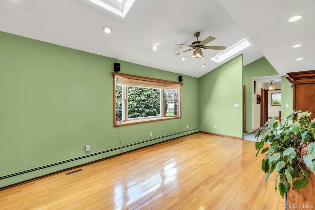 8 Adelphi Street Islip NY 11751