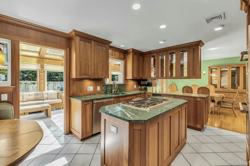 8 Adelphi Street Islip NY 11751