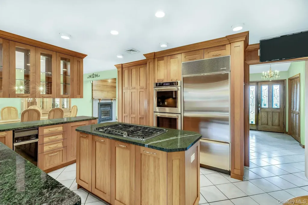 8 Adelphi Street Islip NY 11751