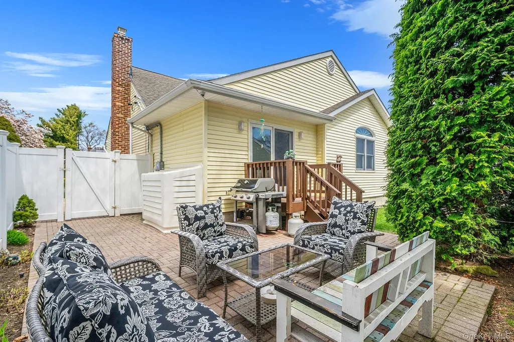 3476 Clifton Boulevard Wantagh NY 11793