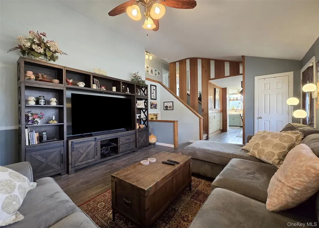261 Phyllis Drive Patchogue NY 11772