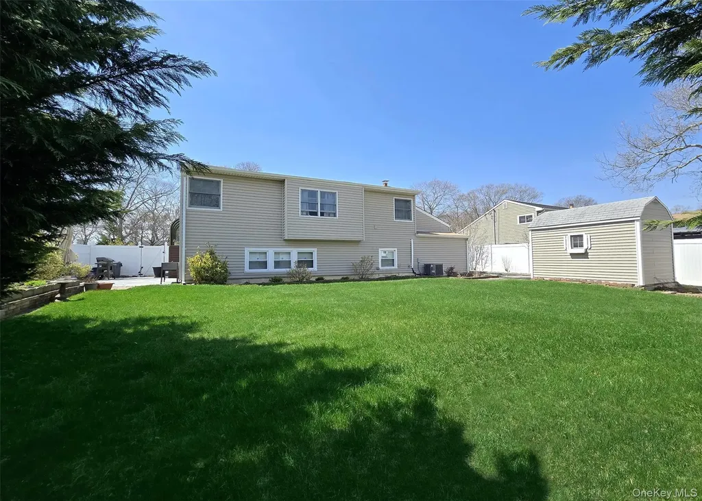 261 Phyllis Drive Patchogue NY 11772