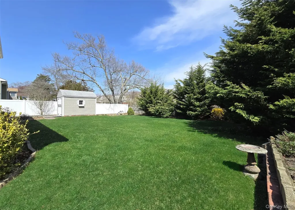 261 Phyllis Drive Patchogue NY 11772