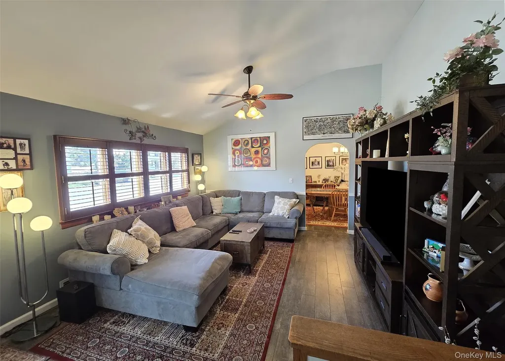 261 Phyllis Drive Patchogue NY 11772