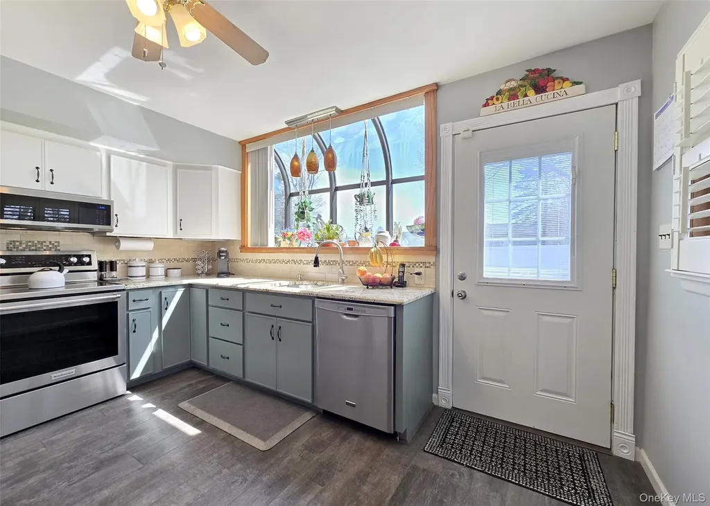 261 Phyllis Drive Patchogue NY 11772
