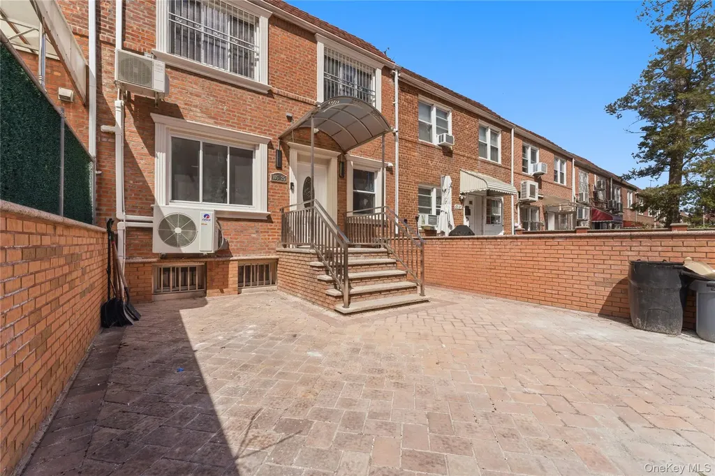 10525 63rd Drive Forest Hills NY 11375