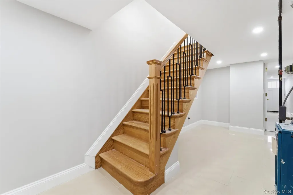 10525 63rd Drive Forest Hills NY 11375