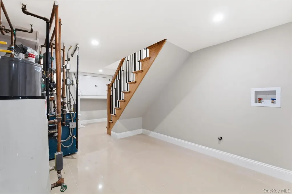 10525 63rd Drive Forest Hills NY 11375