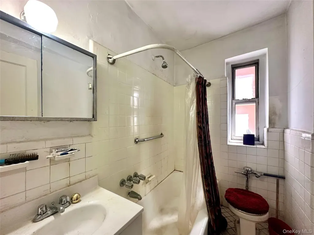 111-50 75th Road Forest Hills NY 11375