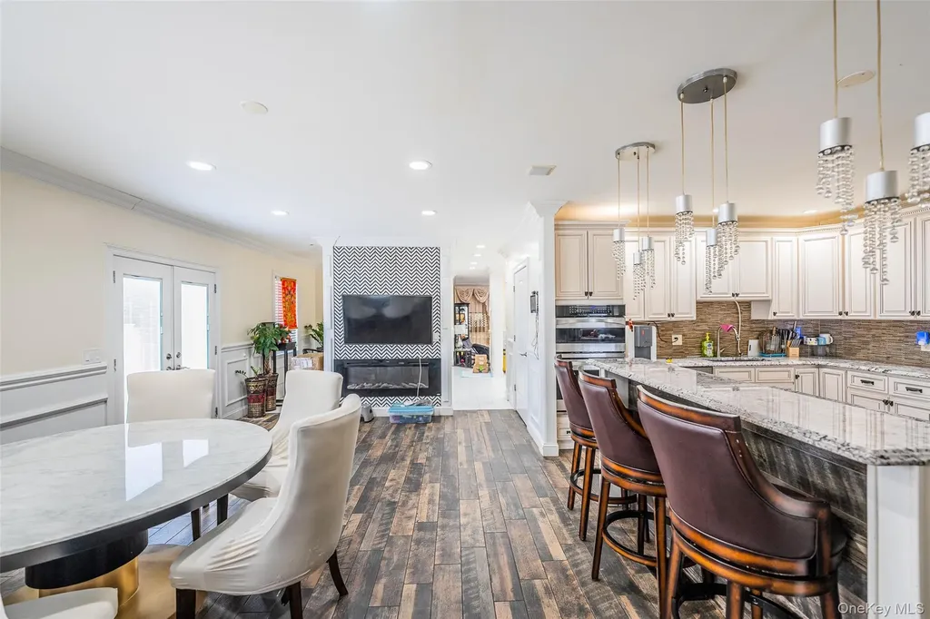 88 Elmwood Street Plainview NY 11803