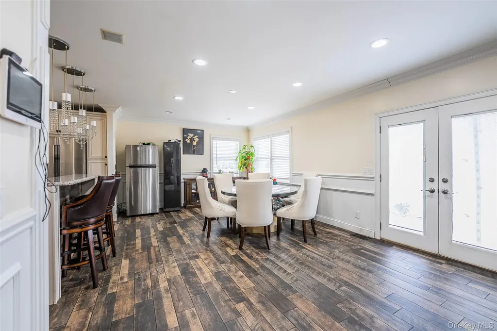 88 Elmwood Street Plainview NY 11803
