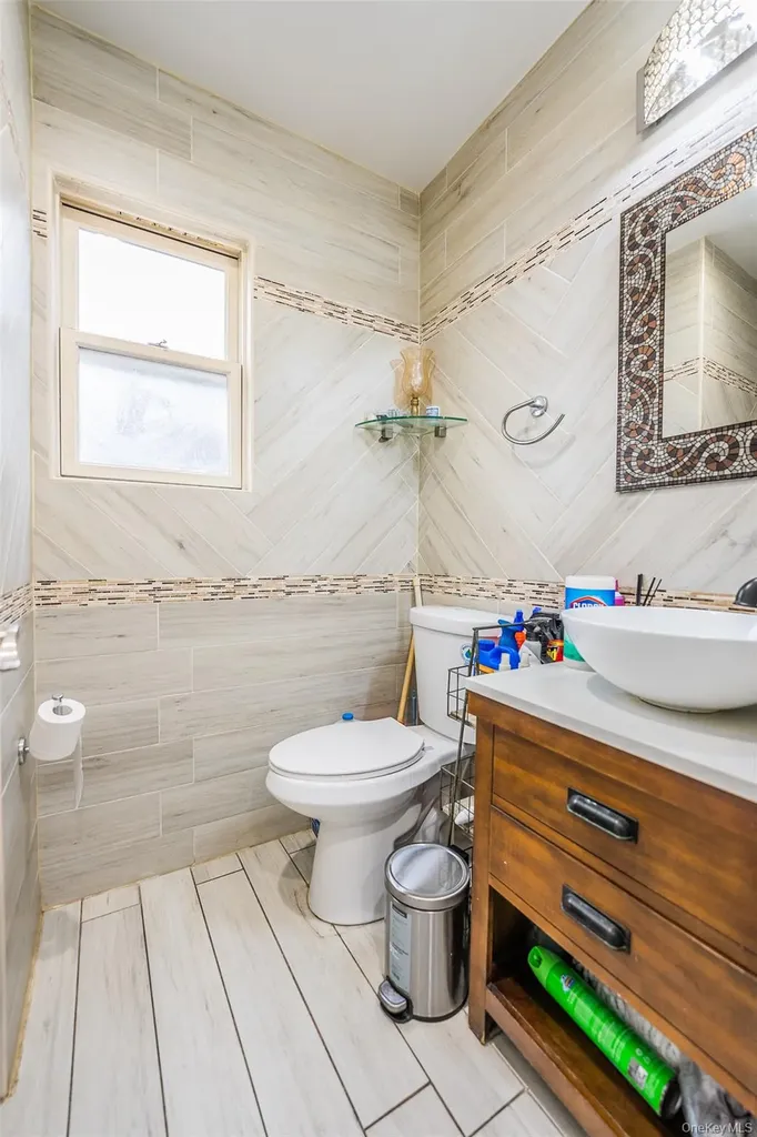 88 Elmwood Street Plainview NY 11803