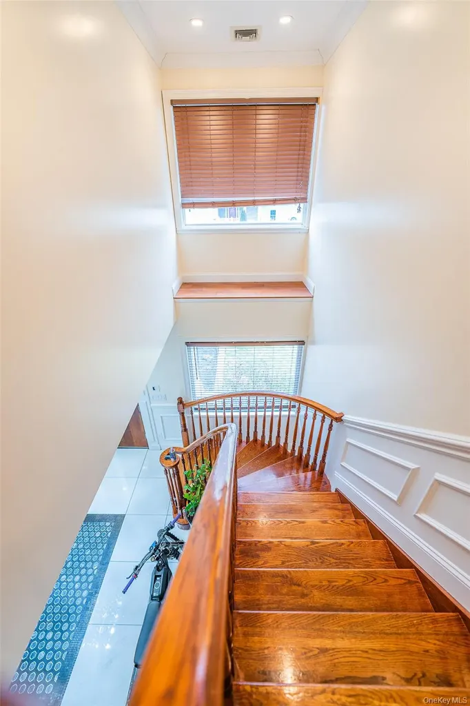88 Elmwood Street Plainview NY 11803