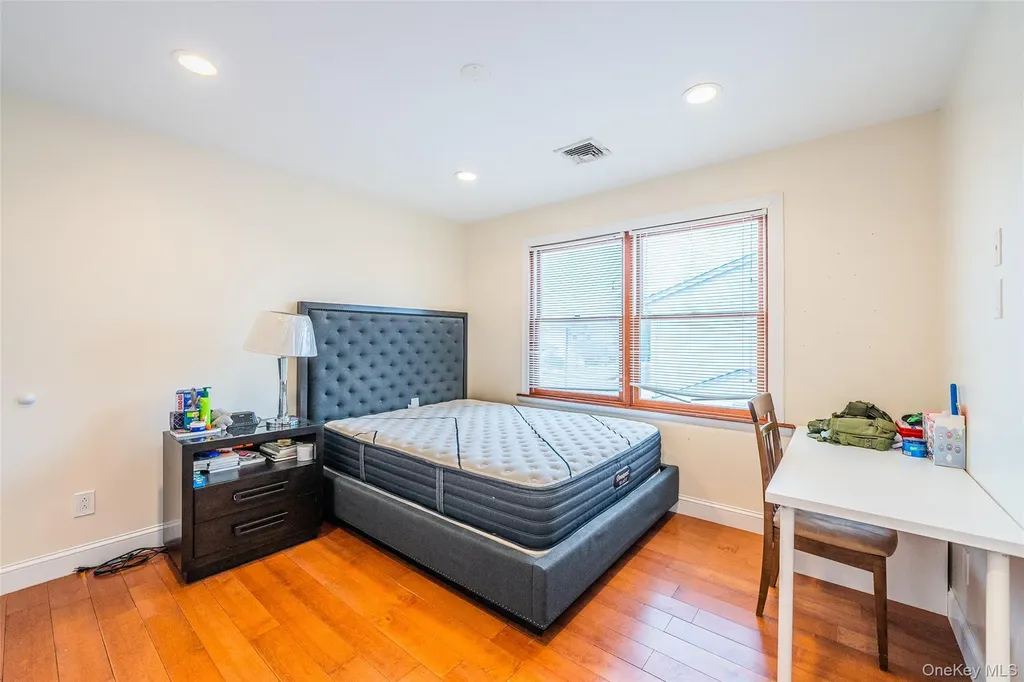 88 Elmwood Street Plainview NY 11803