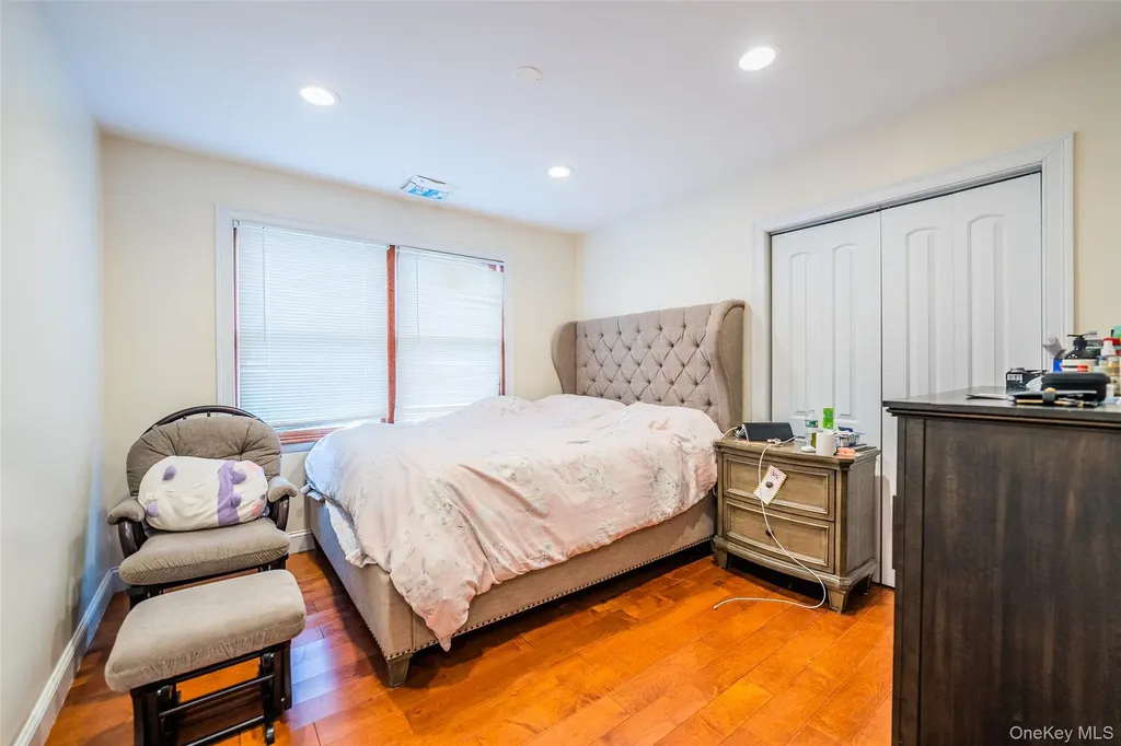 88 Elmwood Street Plainview NY 11803
