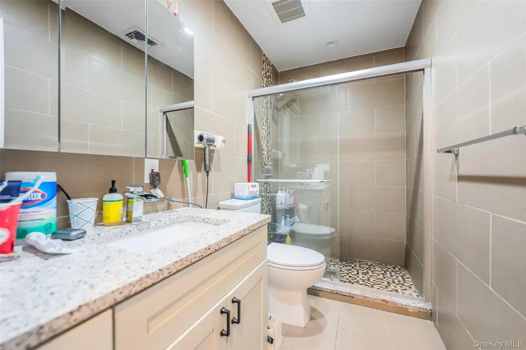 88 Elmwood Street Plainview NY 11803