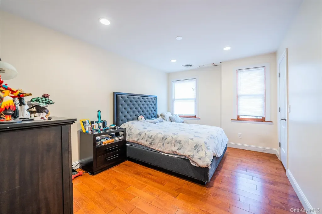 88 Elmwood Street Plainview NY 11803
