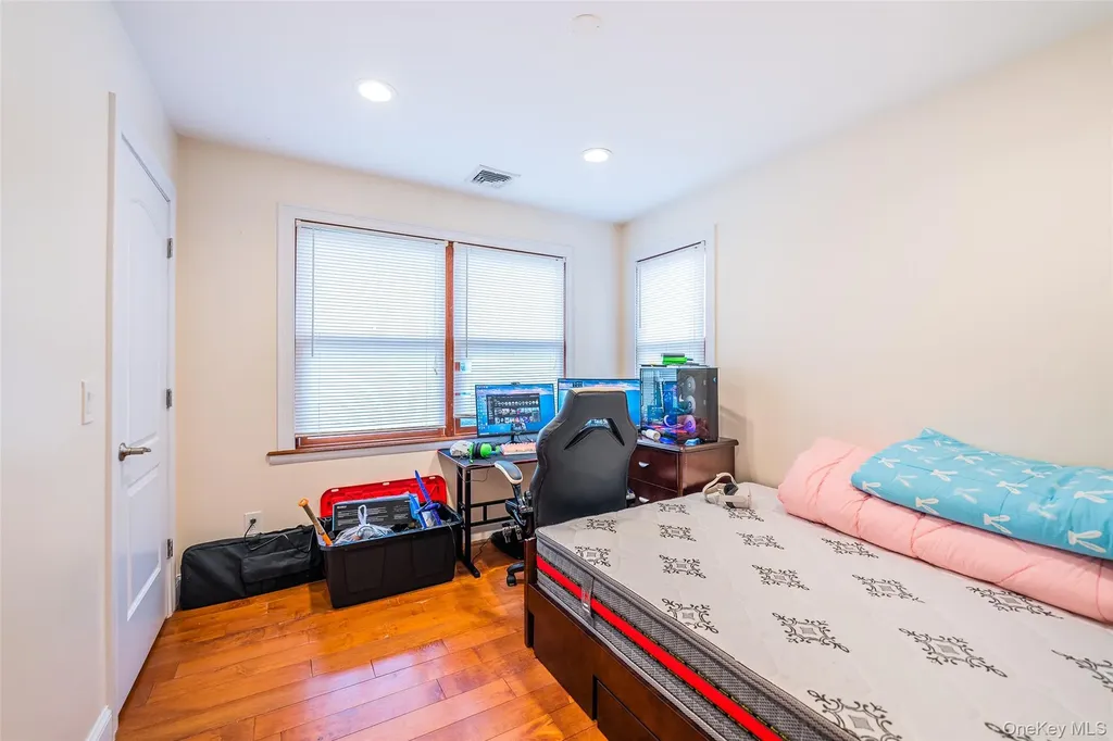 88 Elmwood Street Plainview NY 11803