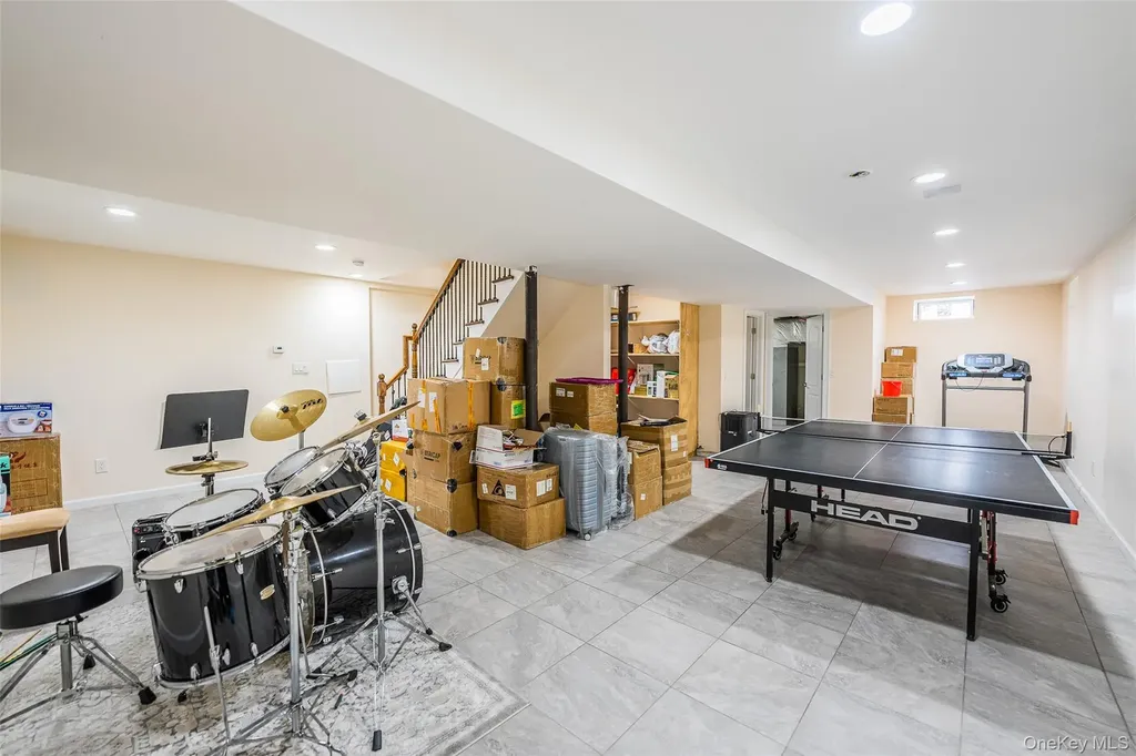 88 Elmwood Street Plainview NY 11803