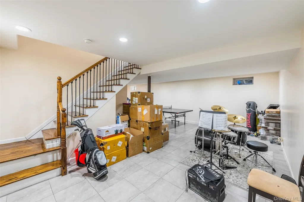88 Elmwood Street Plainview NY 11803