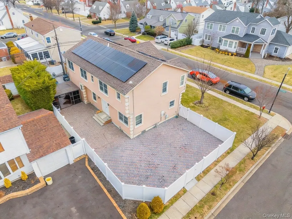 88 Elmwood Street Plainview NY 11803