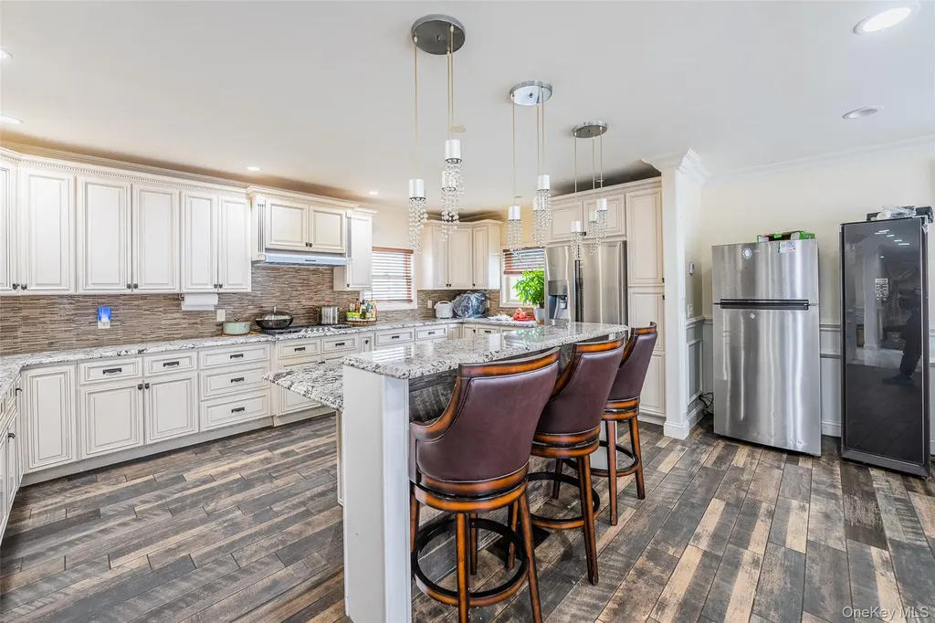 88 Elmwood Street Plainview NY 11803