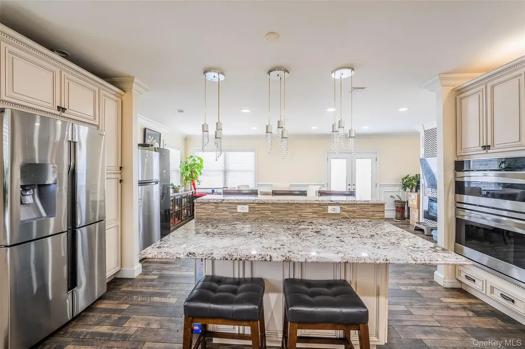 88 Elmwood Street Plainview NY 11803
