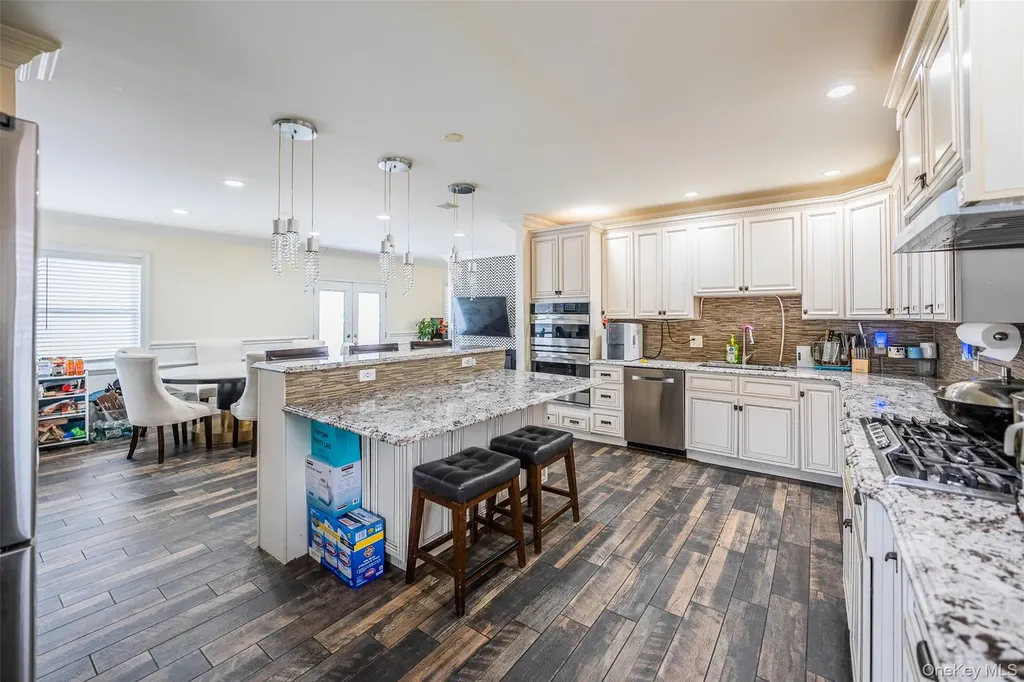 88 Elmwood Street Plainview NY 11803