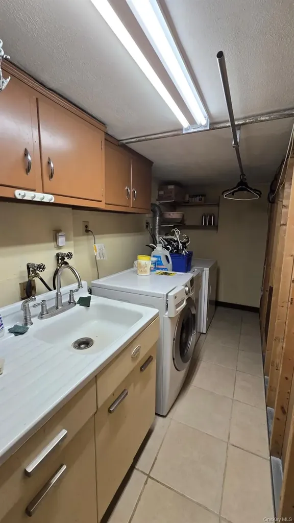 39 Lipton Lane Williston Park NY 11596