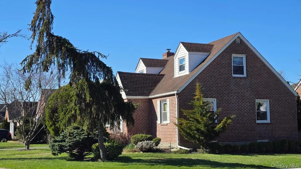 39 Lipton Lane Williston Park NY 11596