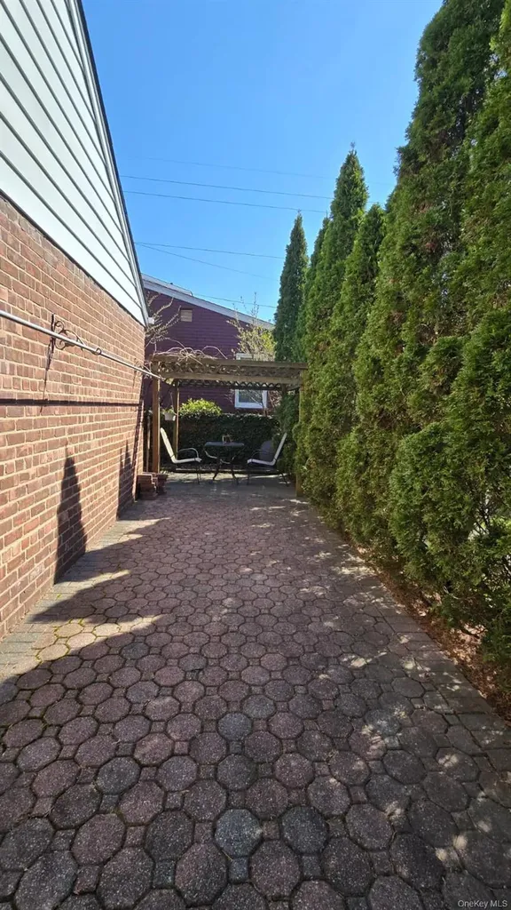 39 Lipton Lane Williston Park NY 11596