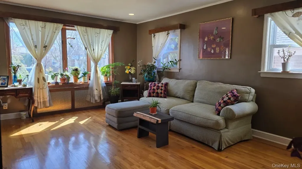 39 Lipton Lane Williston Park NY 11596