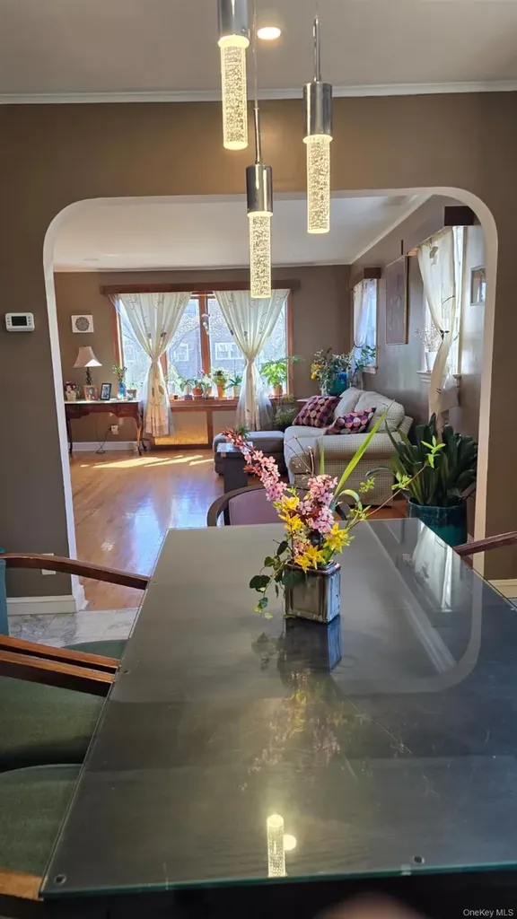 39 Lipton Lane Williston Park NY 11596
