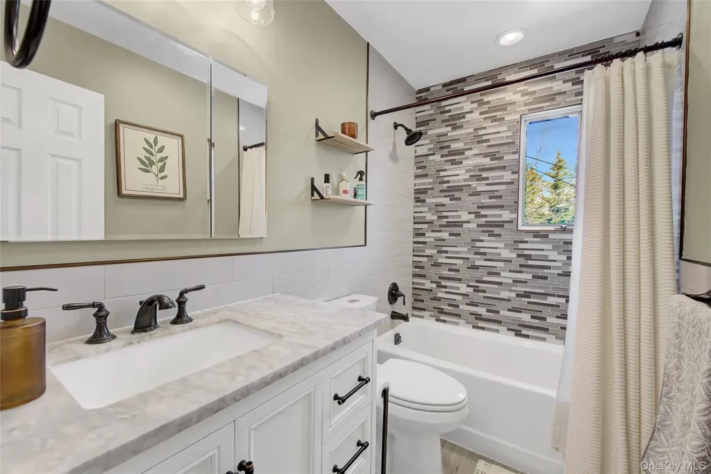 16 Amherst Drive Massapequa NY 11758