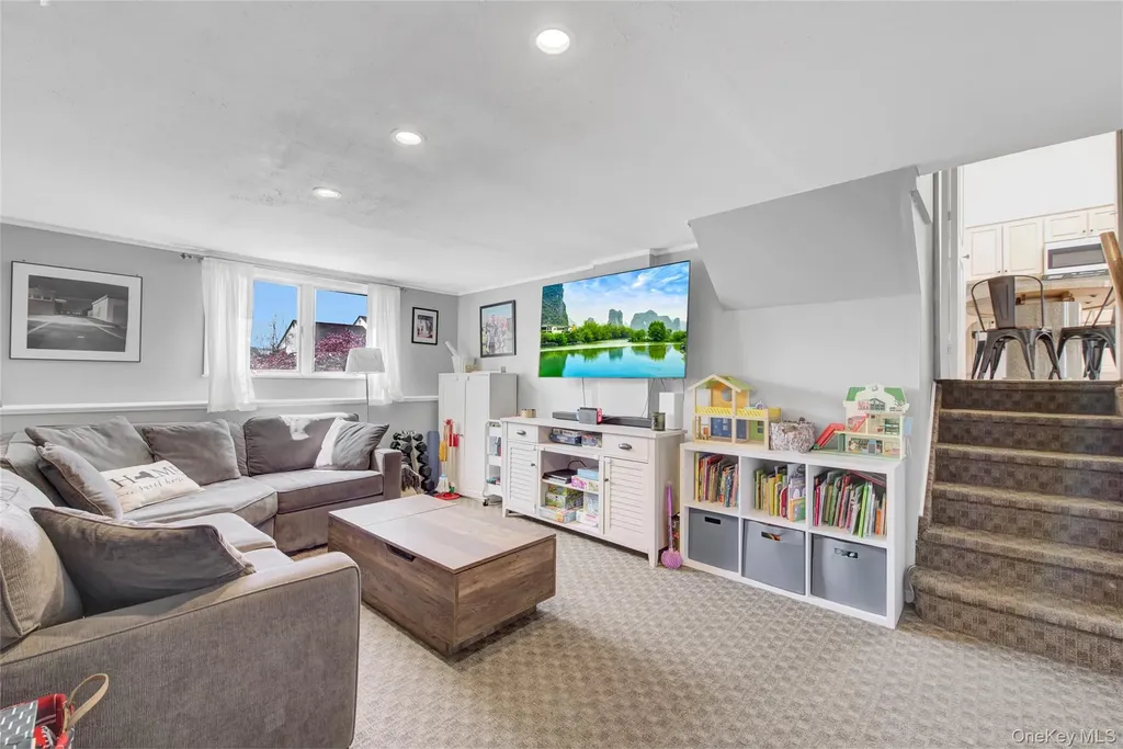 16 Amherst Drive Massapequa NY 11758