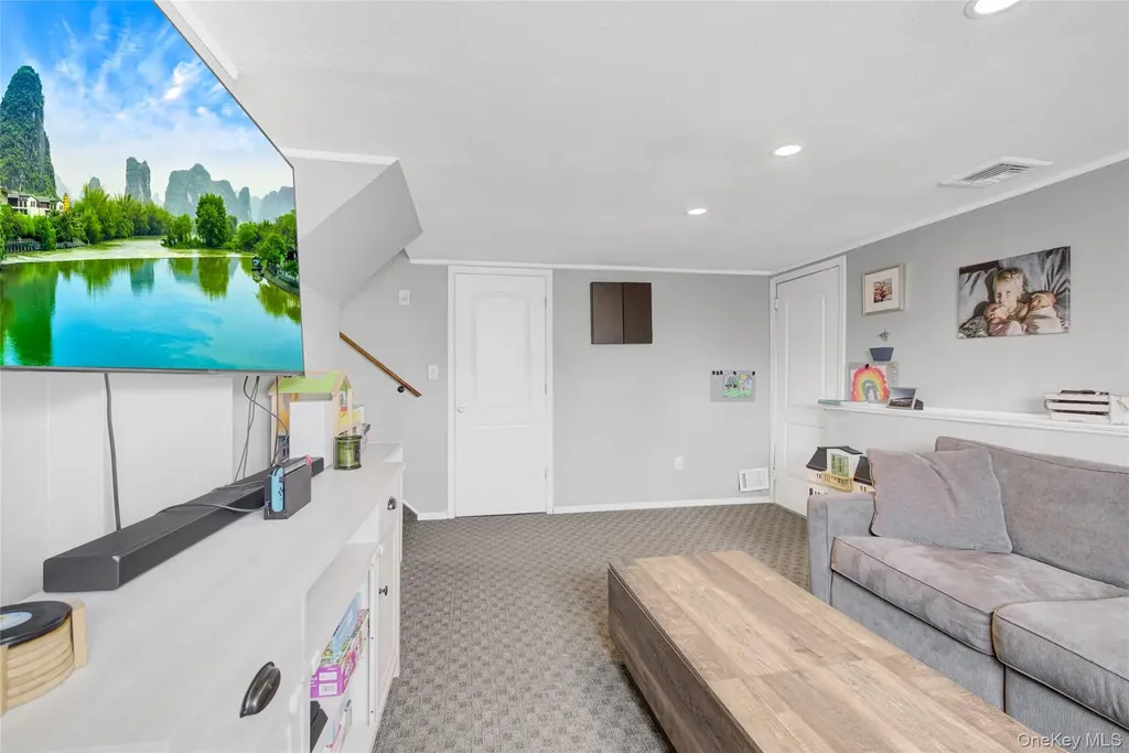 16 Amherst Drive Massapequa NY 11758