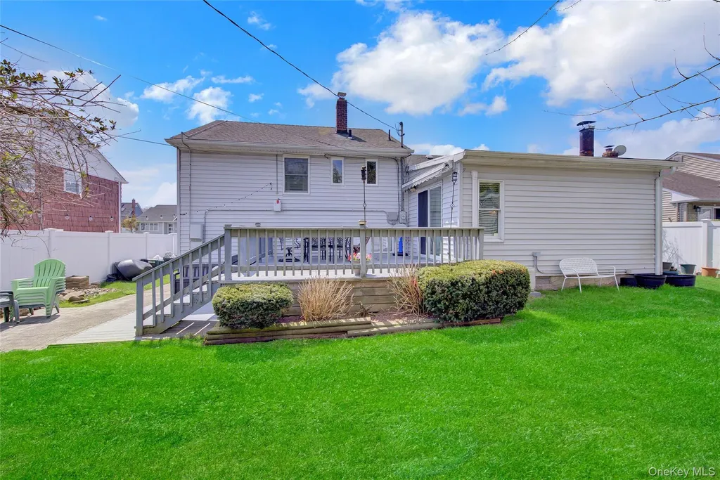 16 Amherst Drive Massapequa NY 11758