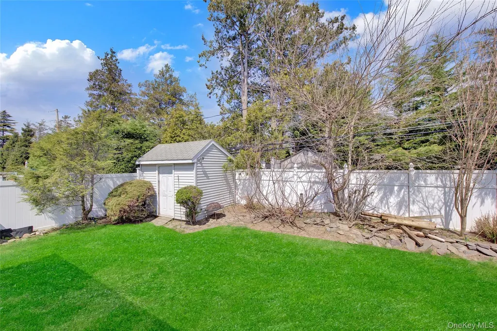 16 Amherst Drive Massapequa NY 11758