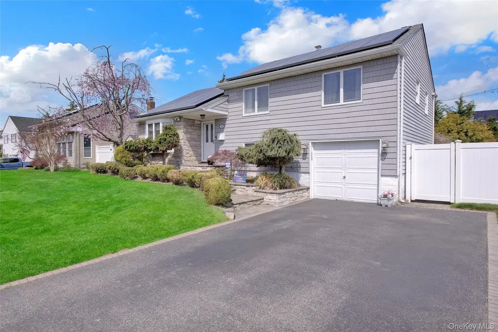 16 Amherst Drive Massapequa NY 11758