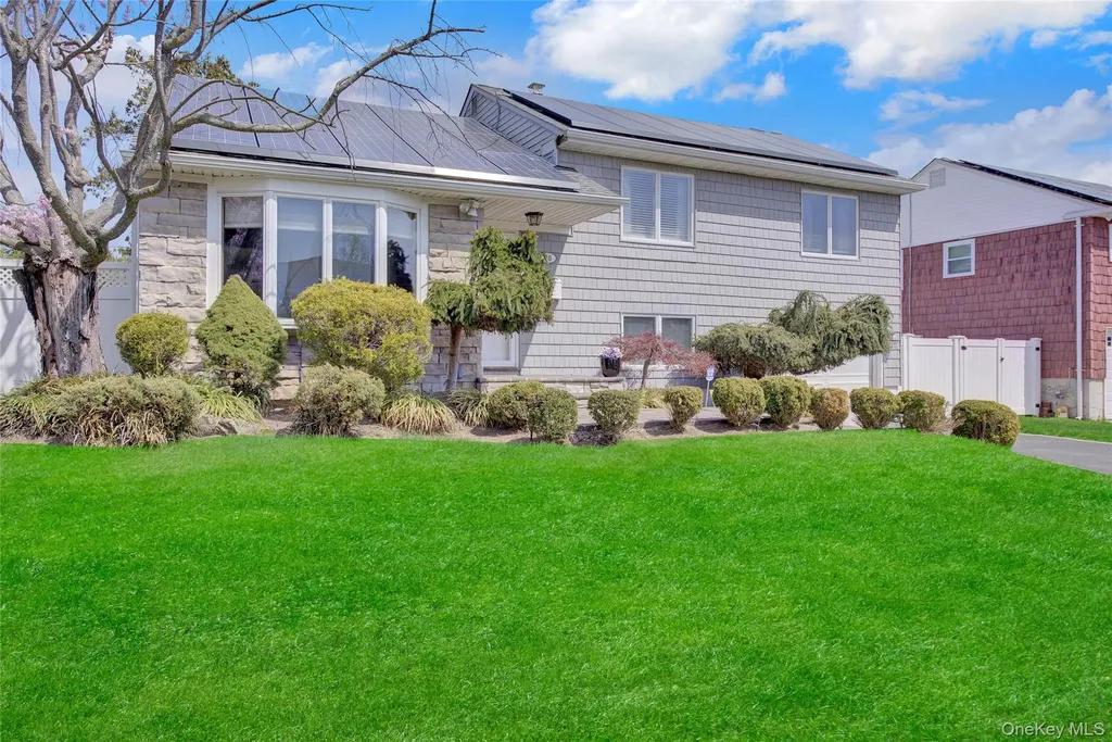 16 Amherst Drive Massapequa NY 11758
