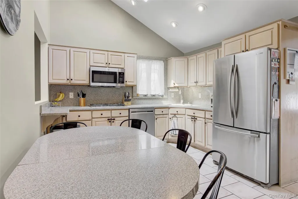 16 Amherst Drive Massapequa NY 11758