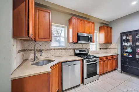 10927 196th Street Saint Albans NY 11412