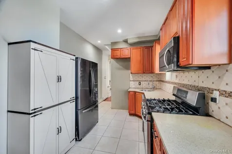 10927 196th Street Saint Albans NY 11412